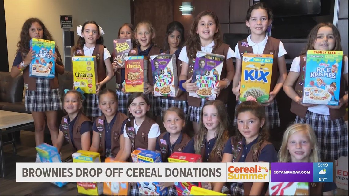 Girl Scout Brownies drop off cereal donations for Cereal for Summer