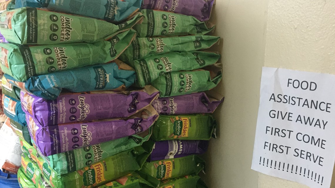 Free pet food program at Humane Society of Tampa Bay
