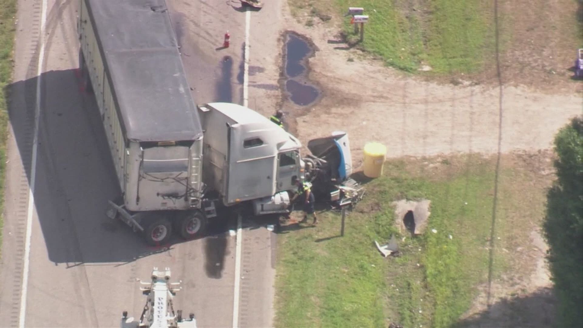 US 301 in Hillsborough County closed in both directions after crash