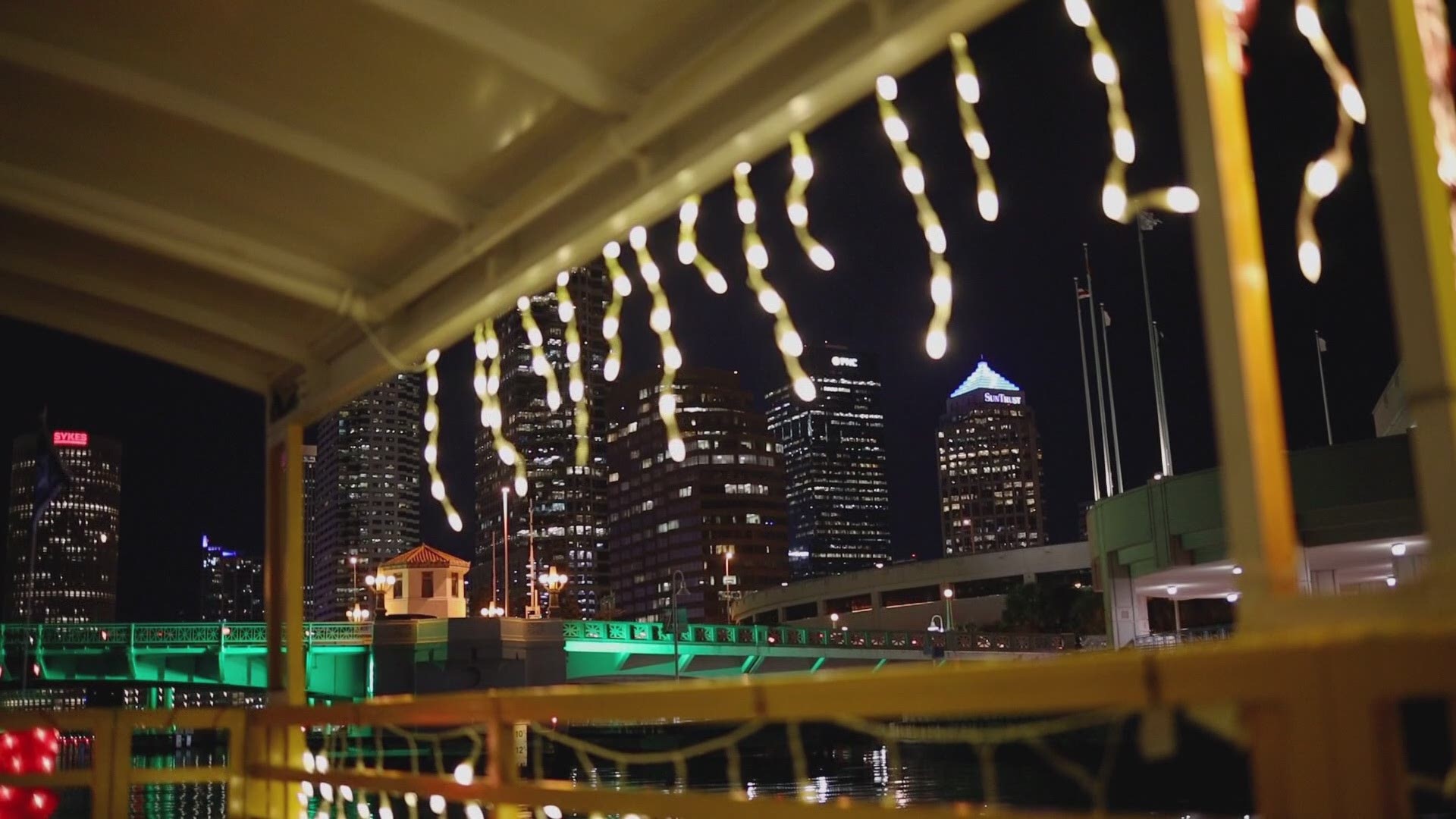 Tampa’s Pirate Water Taxi is the perfect ride for an evening stroll on the Hillsborough River, but this time of the year, it’s turned into a holiday light show.