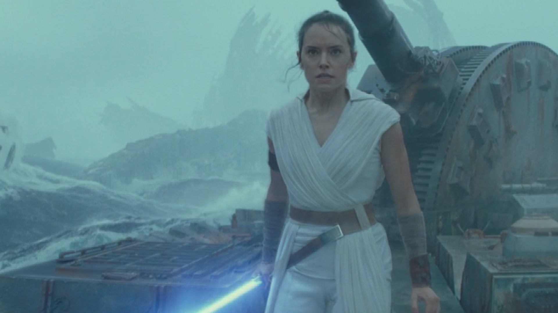 Dying 'Star Wars' fan sees 'Rise of Skywalker' at Rowans Hospice