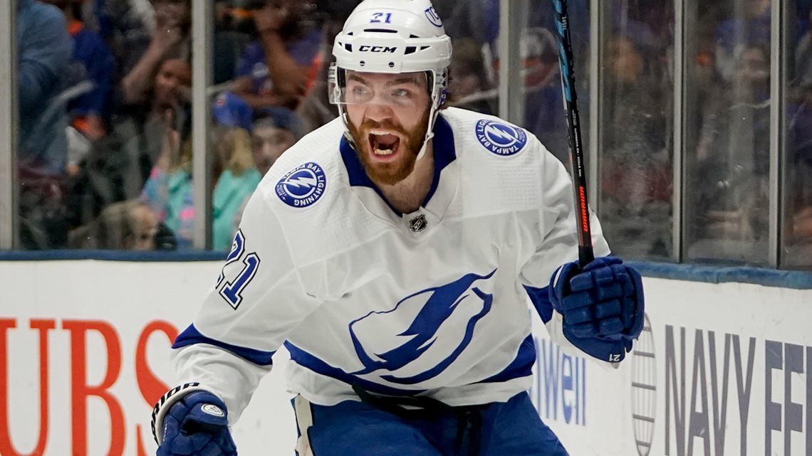 Tampa Bay Lightning re-sign Brayden Point to a three-year deal