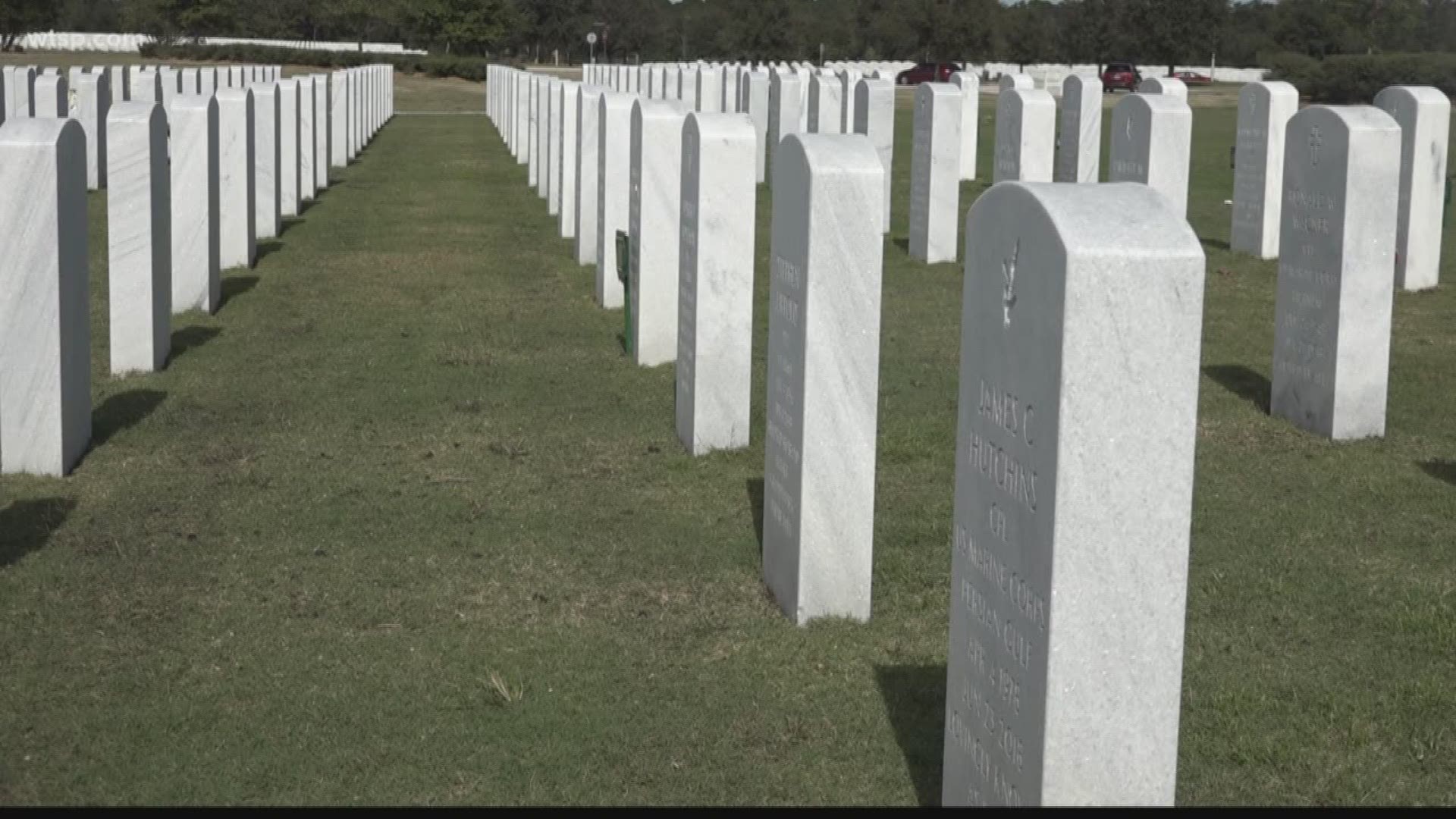 Veterans cemeteries seeing critical shortage of Christmas wreaths