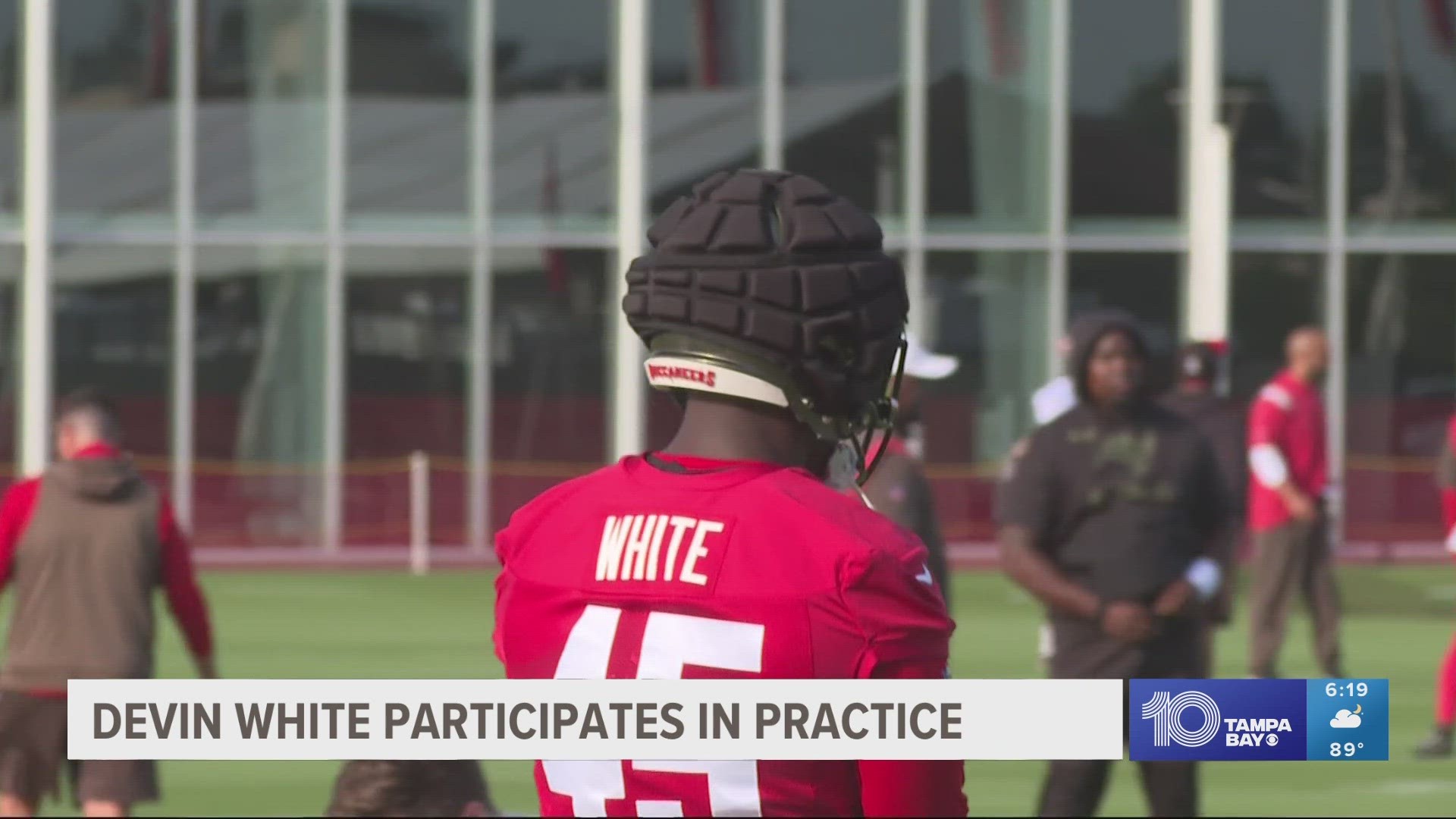 Amid trade rumors, Devin White reports for Bucs training camp