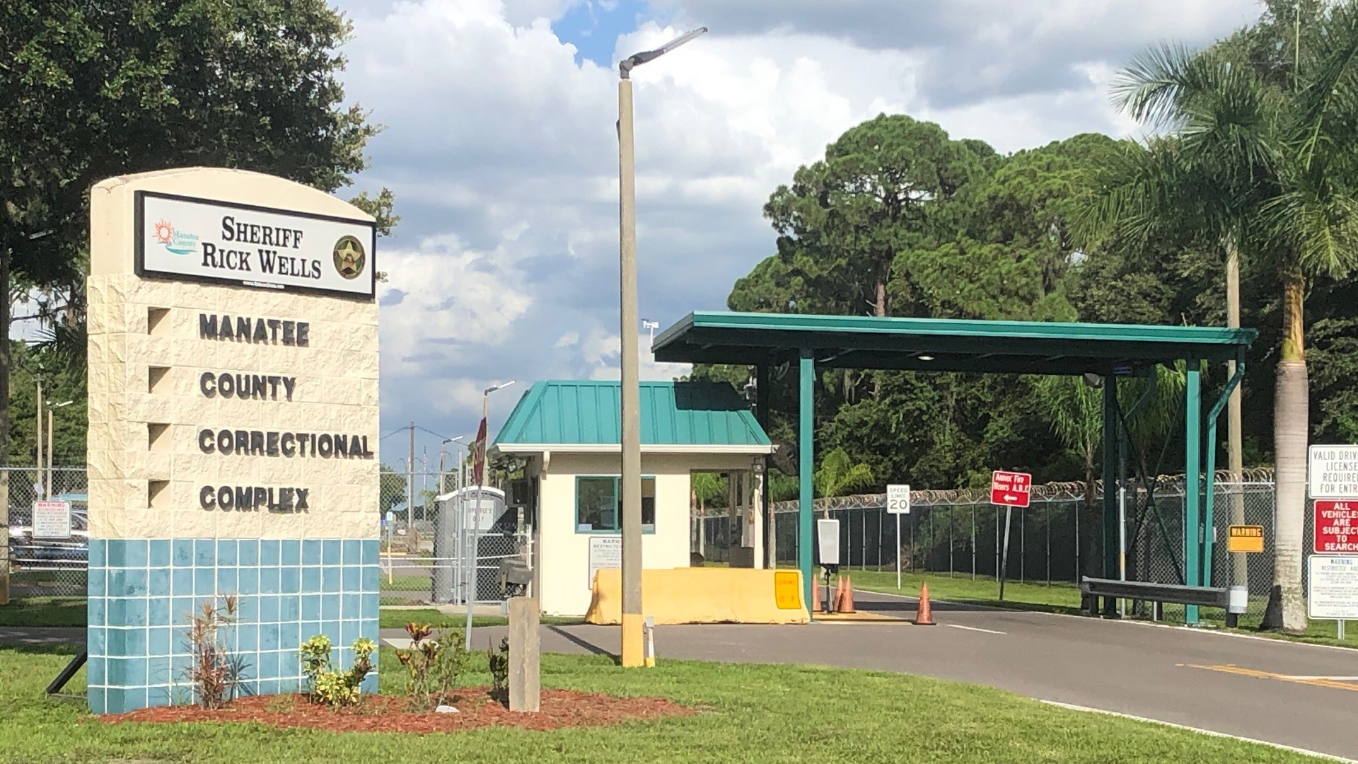 Electric panel explosion at Florida jail leaves 1 in hospital