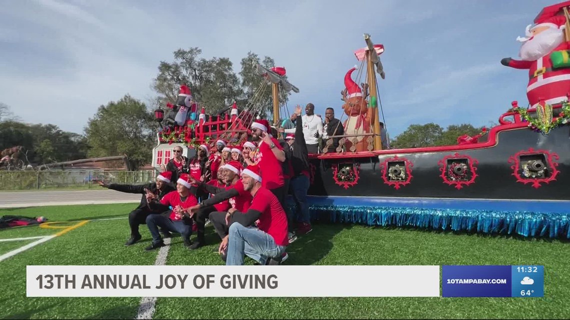 Bucs Bring Holiday Cheer to Tampa Bay