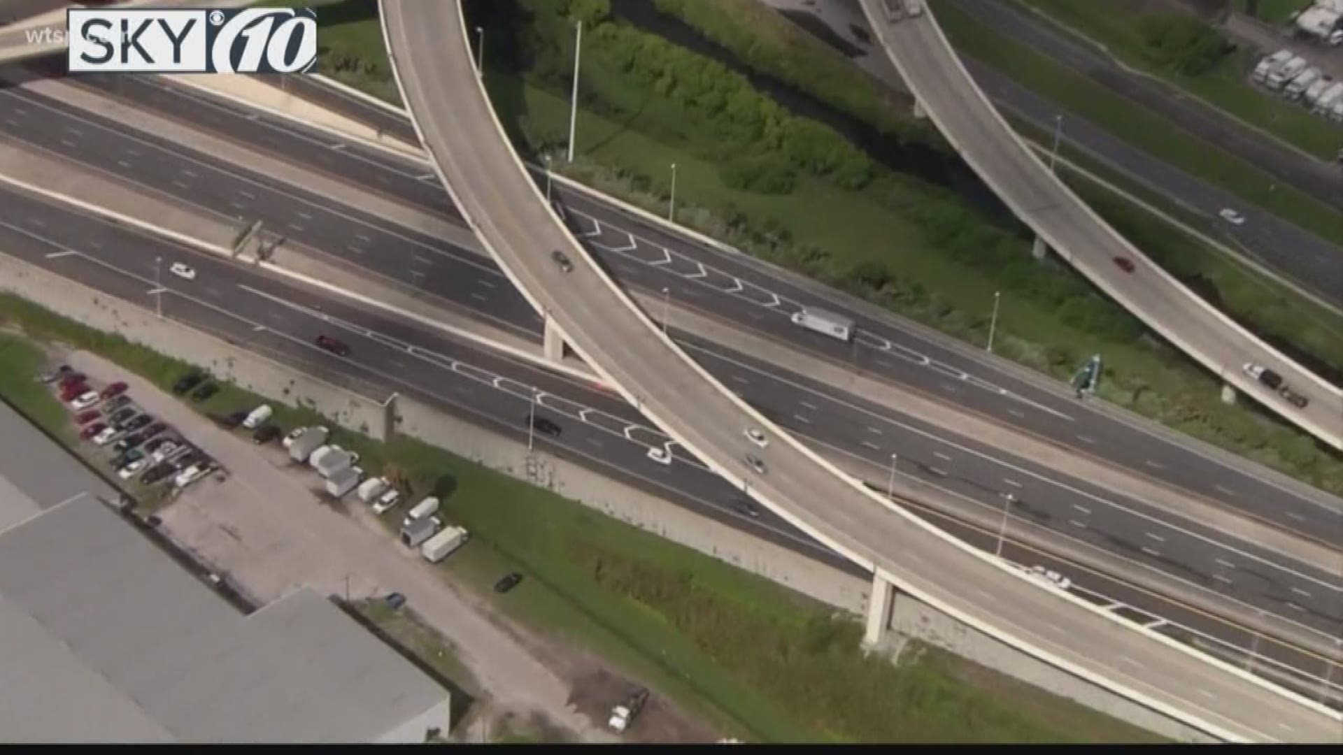 The 34th Street eastbound slip ramp from the local lanes of the expressway to Reversible Express Lanes will be closed. https://bit.ly/2q9YbHn