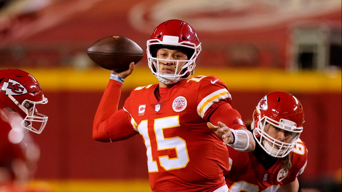 AP source: Chiefs' Mahomes to have surgery on toe injury