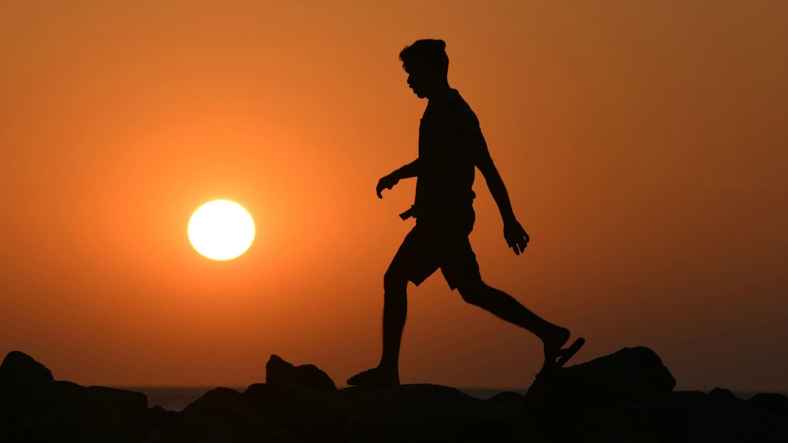 Short men are angrier and more violent than tall guys, CDC researchers