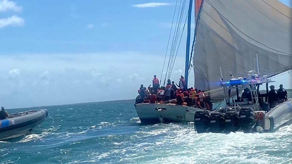 2 dead, 5 missing after boat capsizes off coast of Florida Keys