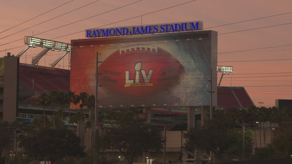 Frontline COVID-19 workers at Sarasota Memorial Hospital surprised with Super  Bowl tickets