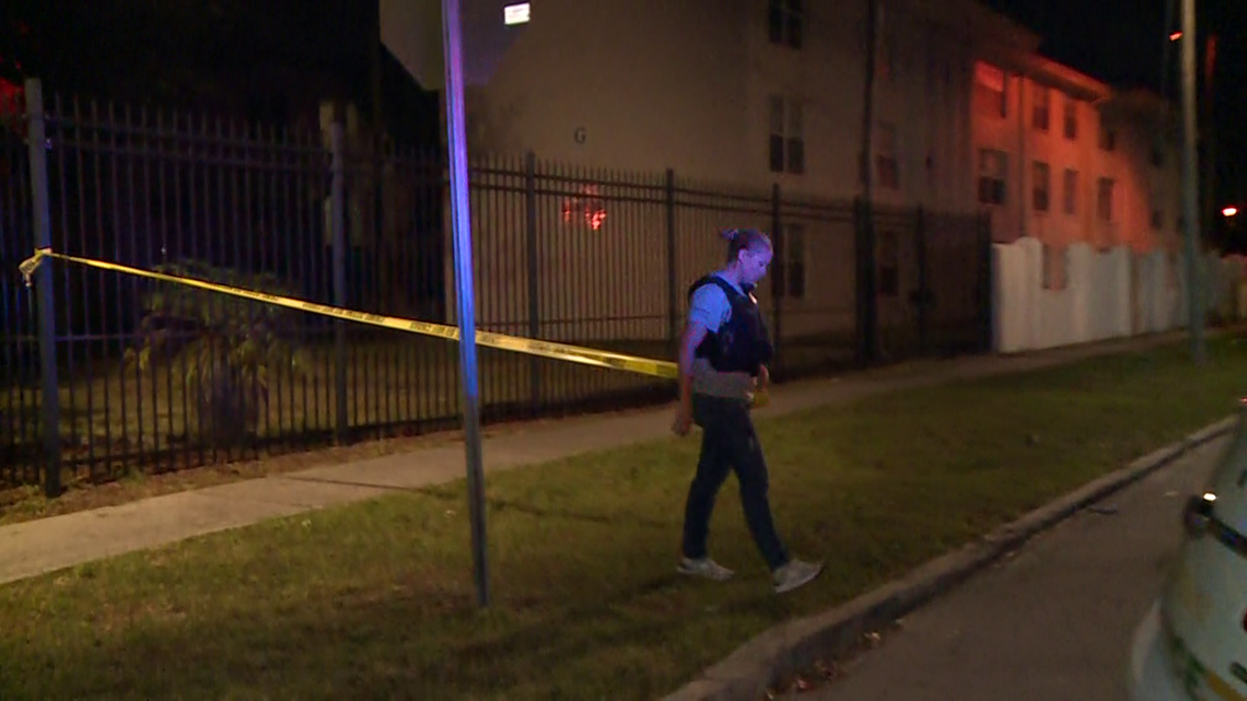 Police: 2 people hurt in St. Petersburg shooting | wtsp.com
