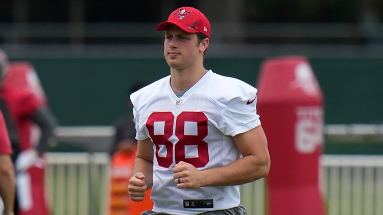 Tampa Bay Buccaneers tight end Cade Otton (88) runs after the