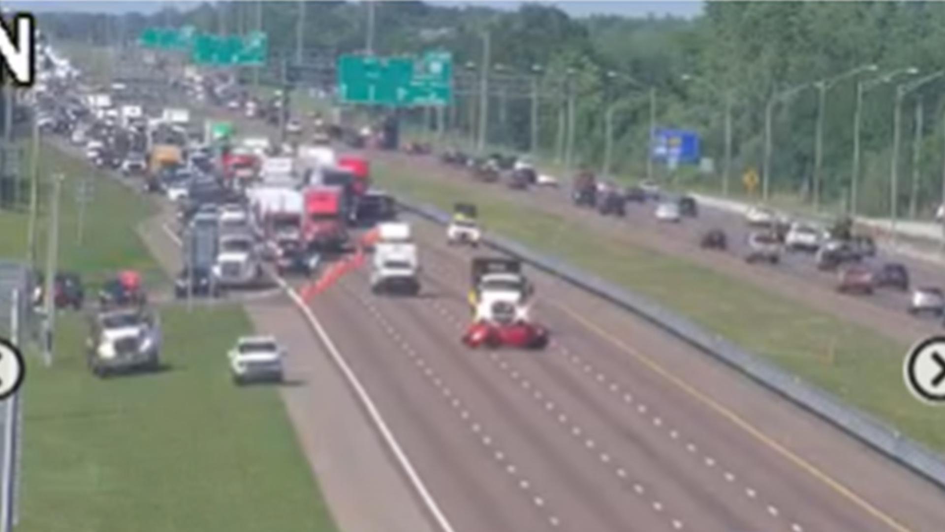 Man killed in crash involving 5 vehicles on southbound I-75 | wtsp.com