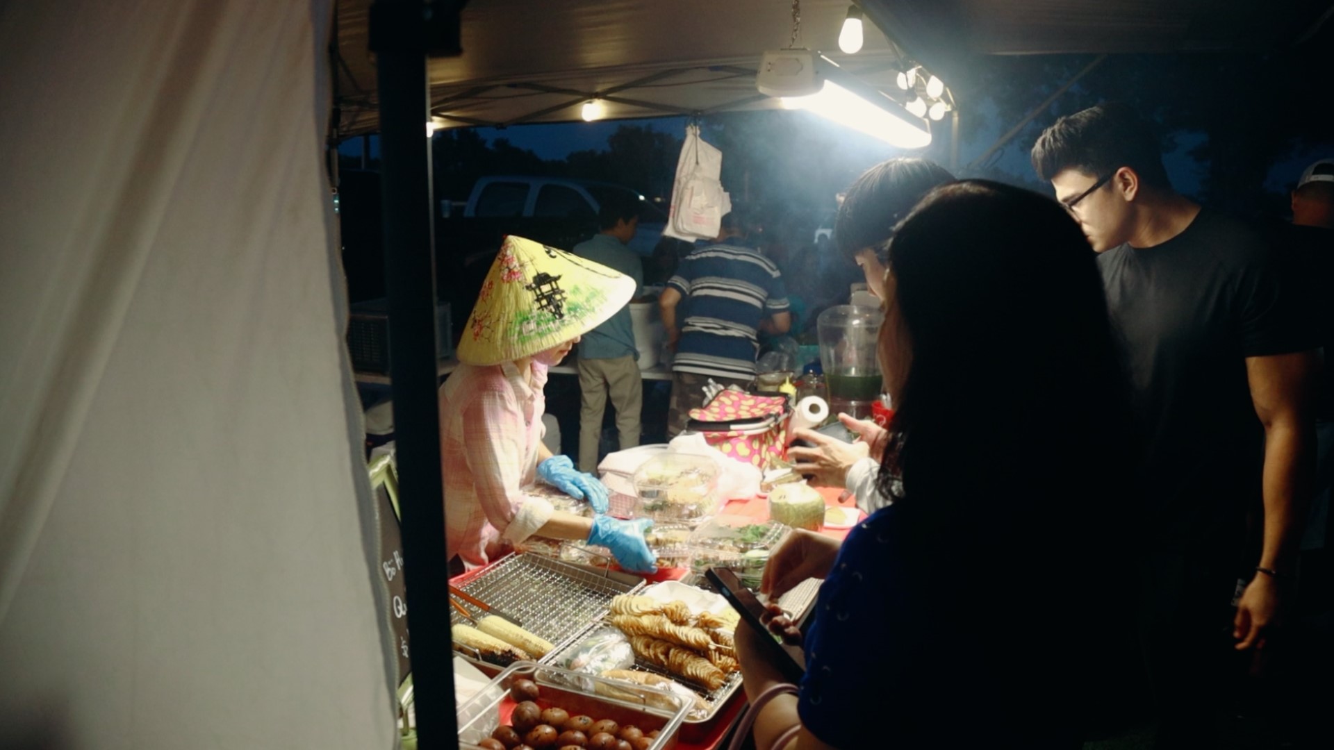 Street vendors and food trucks gather every Saturday and Sunday for the community to come out and enjoy.