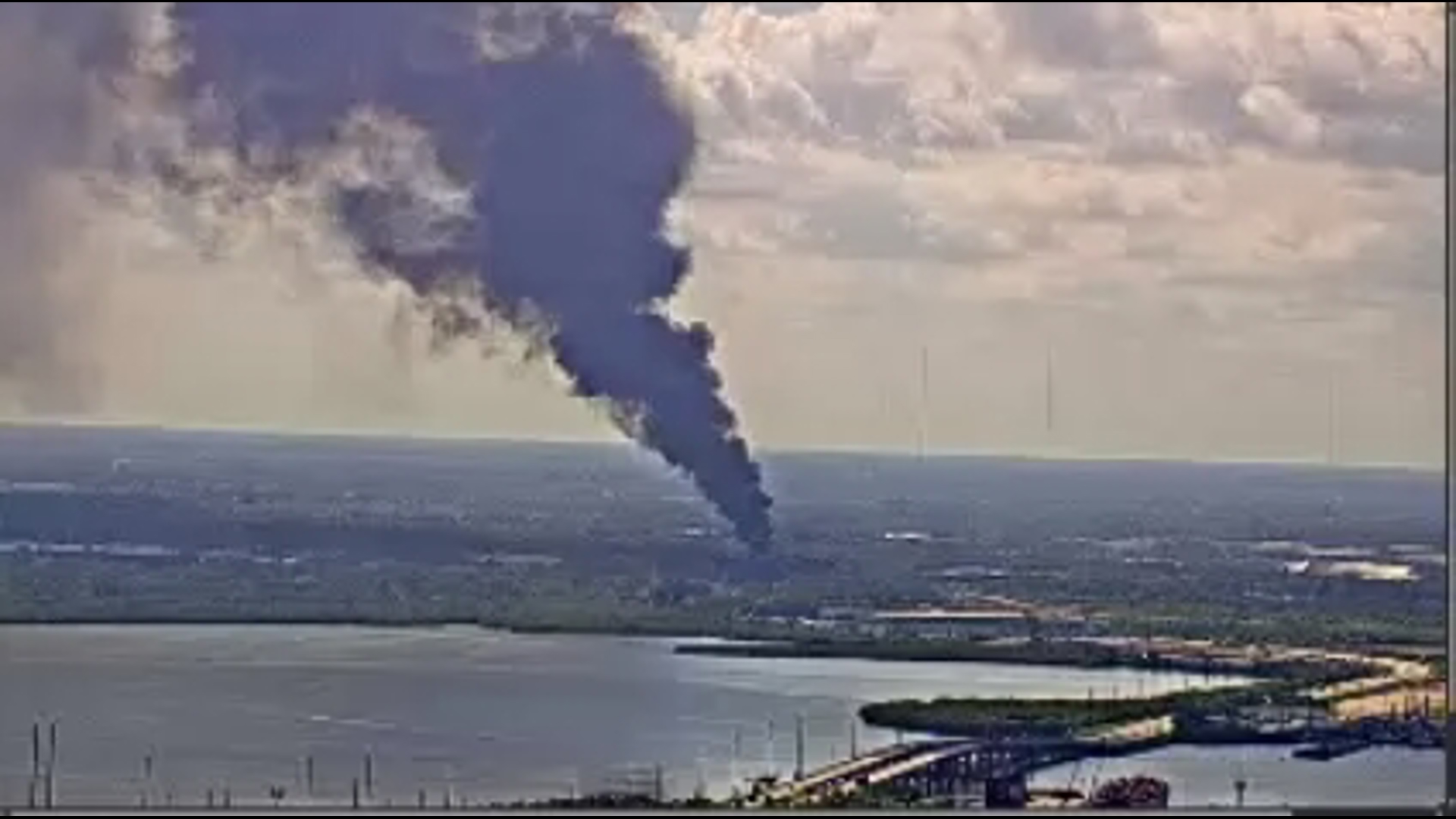 Scrapyard fire sends black smoke into air in Tampa | wtsp.com