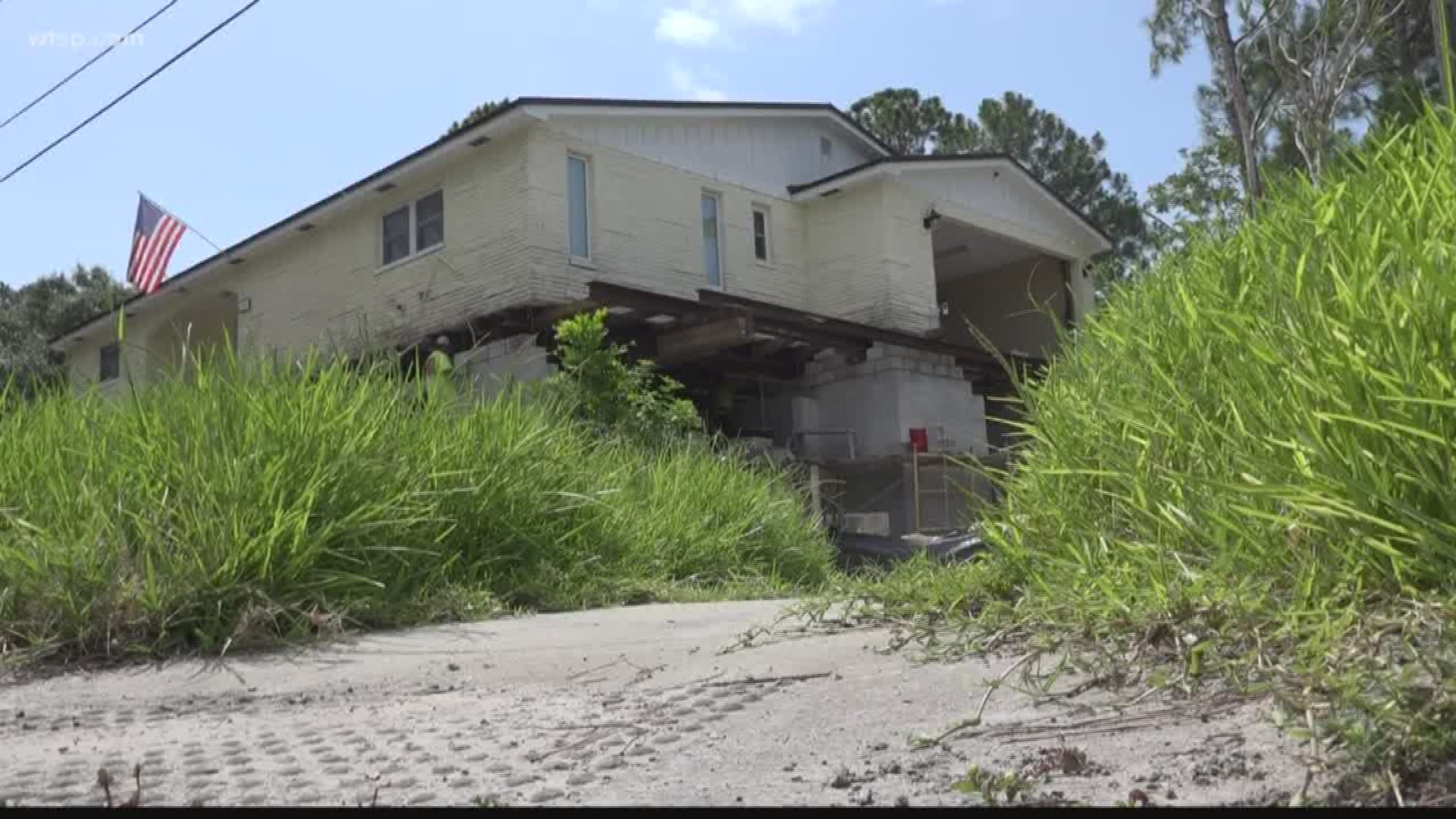 A Shore Acres homeowner in St. Petersburg, Florida, is taking matters into his own hands to try and cut the cost of flood insurance -- raising his house above ground level.