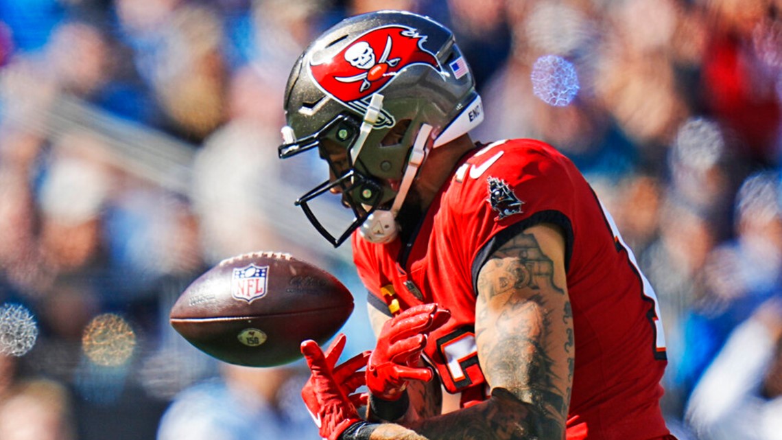 NFL to investigate game officials appearing to ask Bucs' Mike Evans for  autograph: report