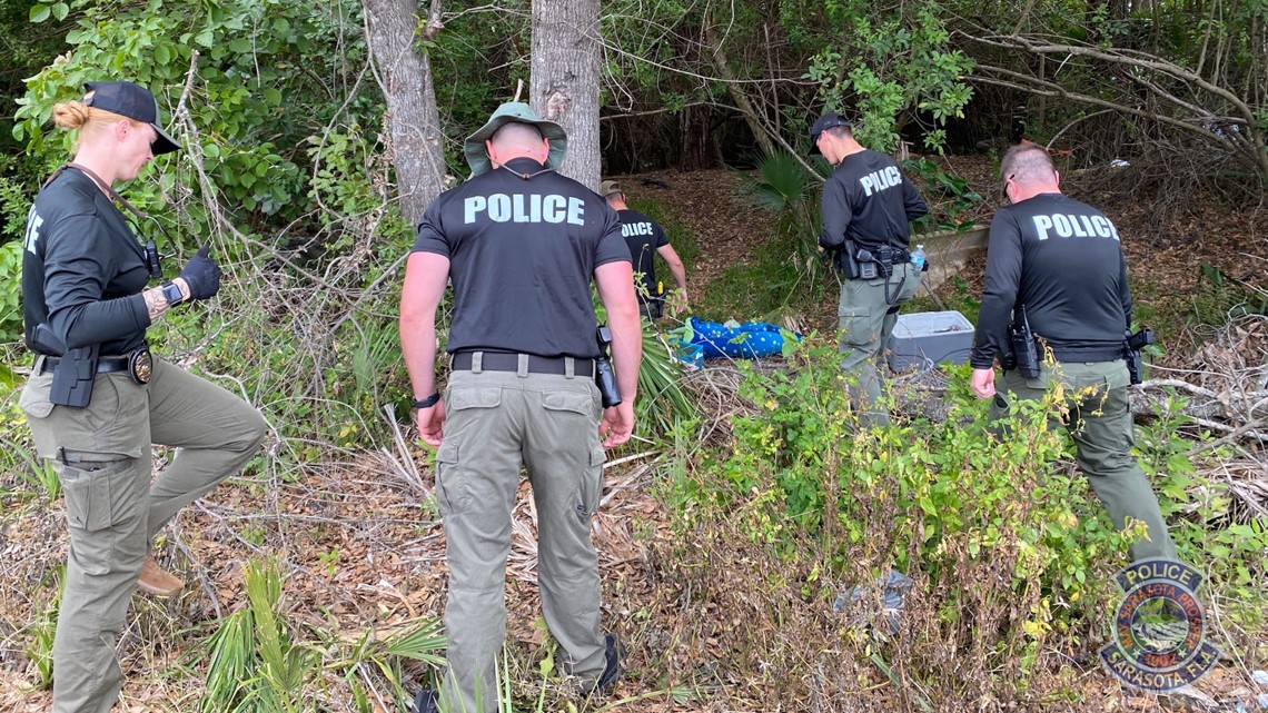 Sarasota police search for evidence in killings of 2 women - Vimarsana News