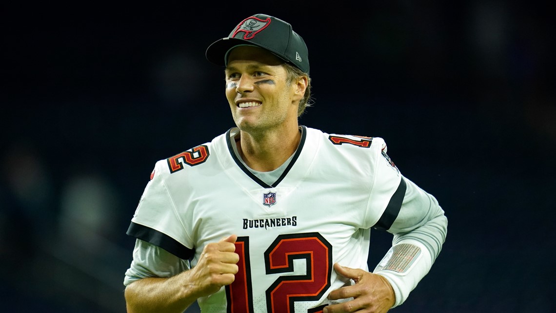 Brady throws for 379 yards, 4 TDs, Buccaneers beat Cowboys 31-29