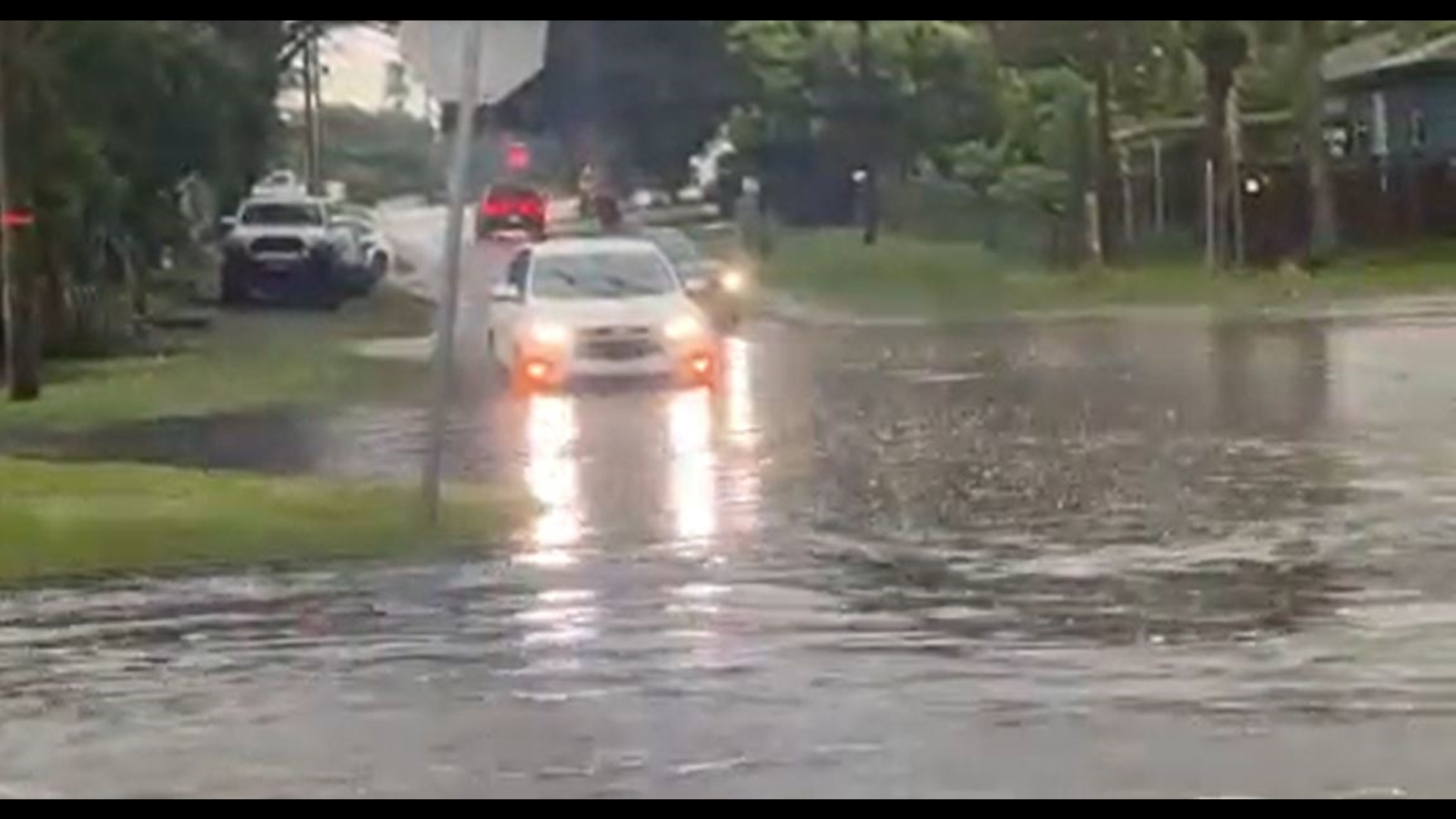 Video captures vehicles driving through large amounts of water following a huge rain event. Courtesy: Octavio Jones