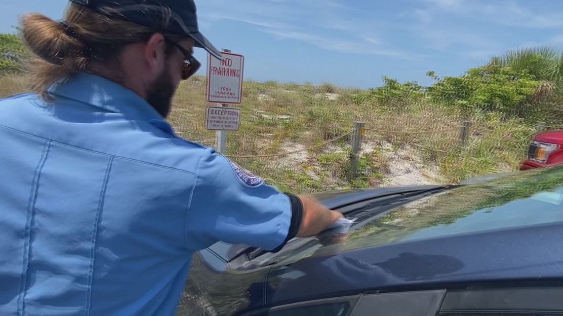 Sarasota beachgoers run into parking woes over holiday weekend - Vimarsana News