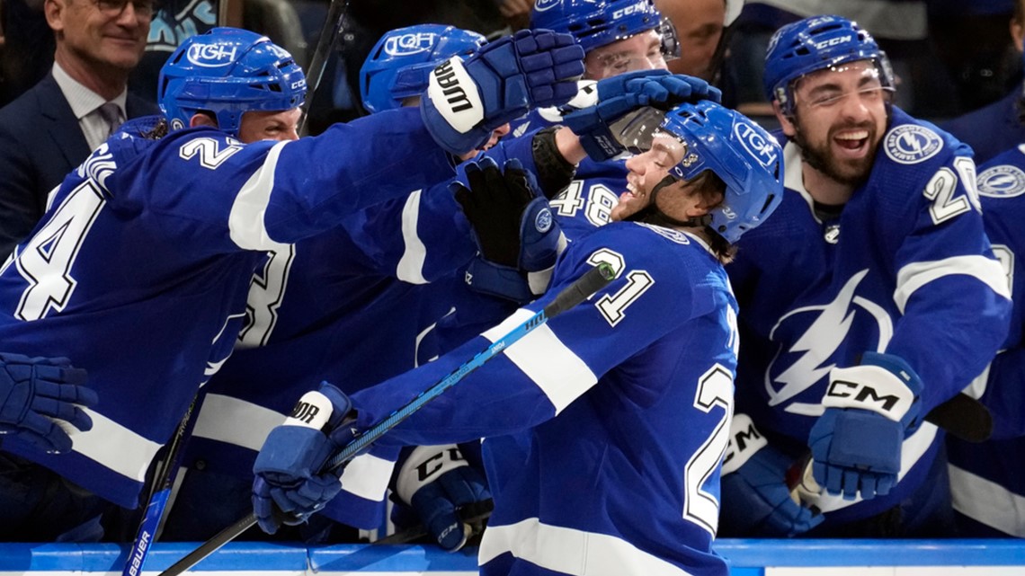 Lightning beat Red Wings 50, Point gets 50th, 51st goal