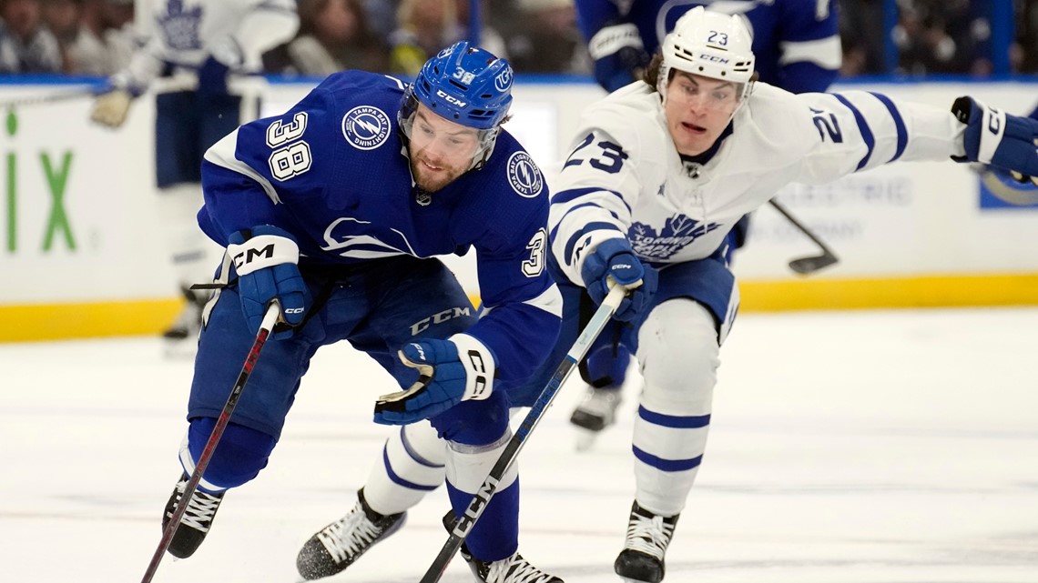 Point gets 50th, 51st goals, Lightning beat Red Wings 5-0