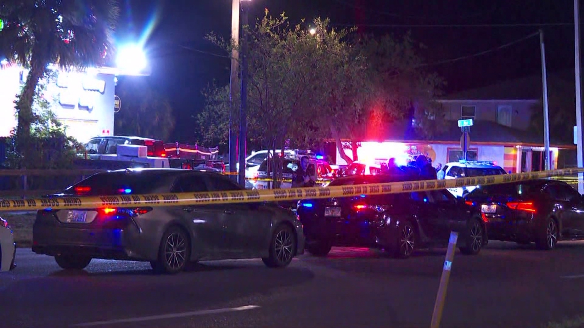 St. Petersburg Police Investigate Two Deadly Shootings, One Suspect at Large - News Directory 3