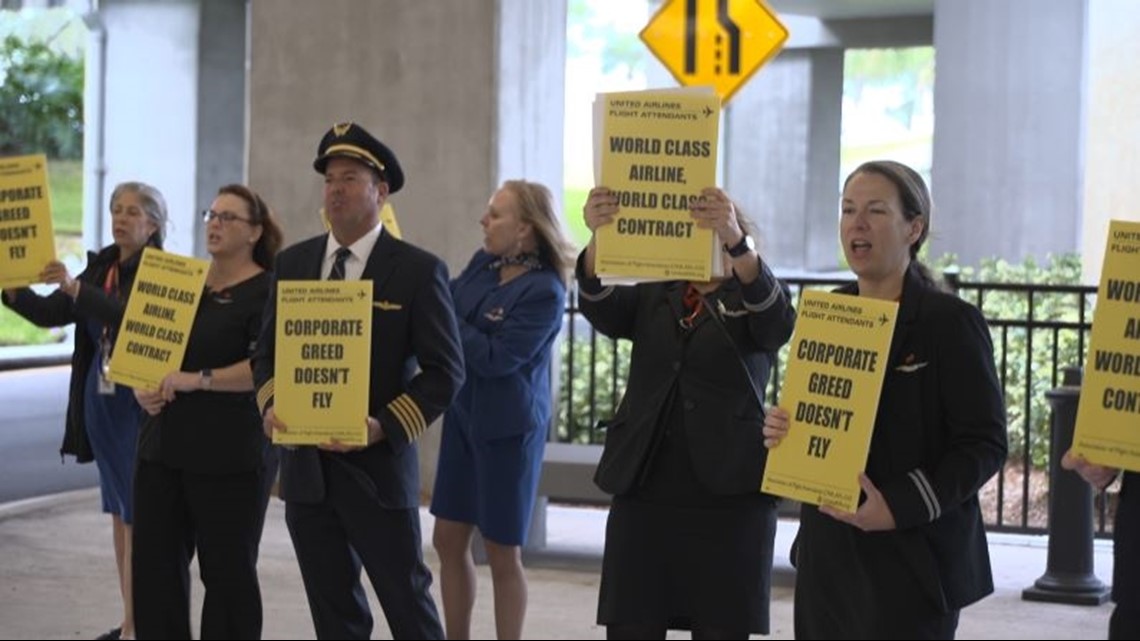 United Airlines flight attendants at TPA demanding new contract