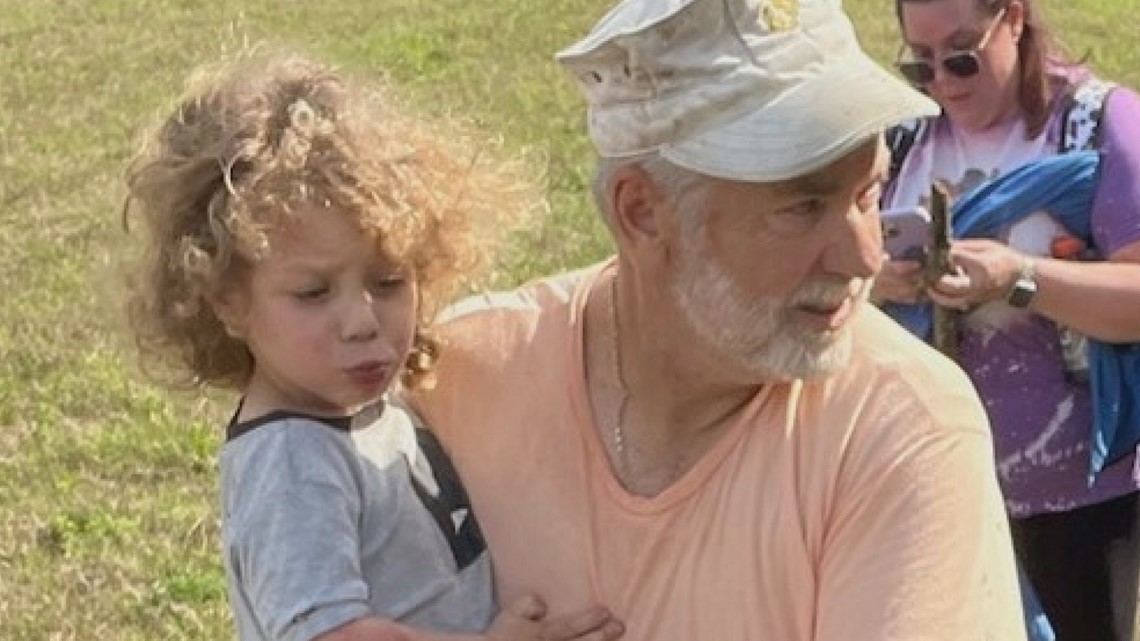 Florida man who found lost 2-year-old honored with proclamation - Vimarsana News