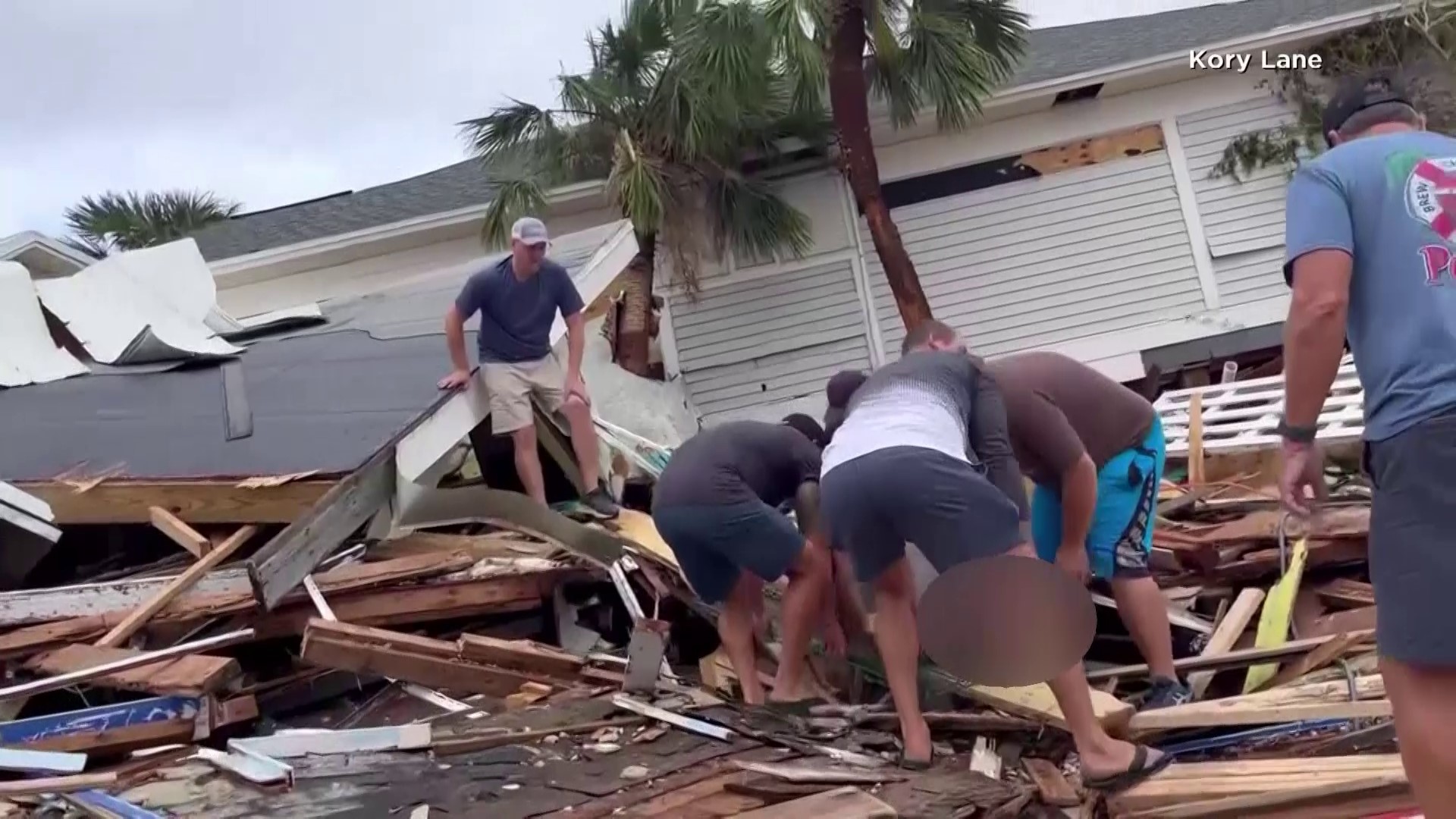 Good Samaritans rescued a man from rubble after Hurricane Ian tore through Fort Myers.