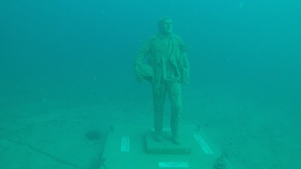 Circle of Heroes underwater memorial honors vets in Clearwater