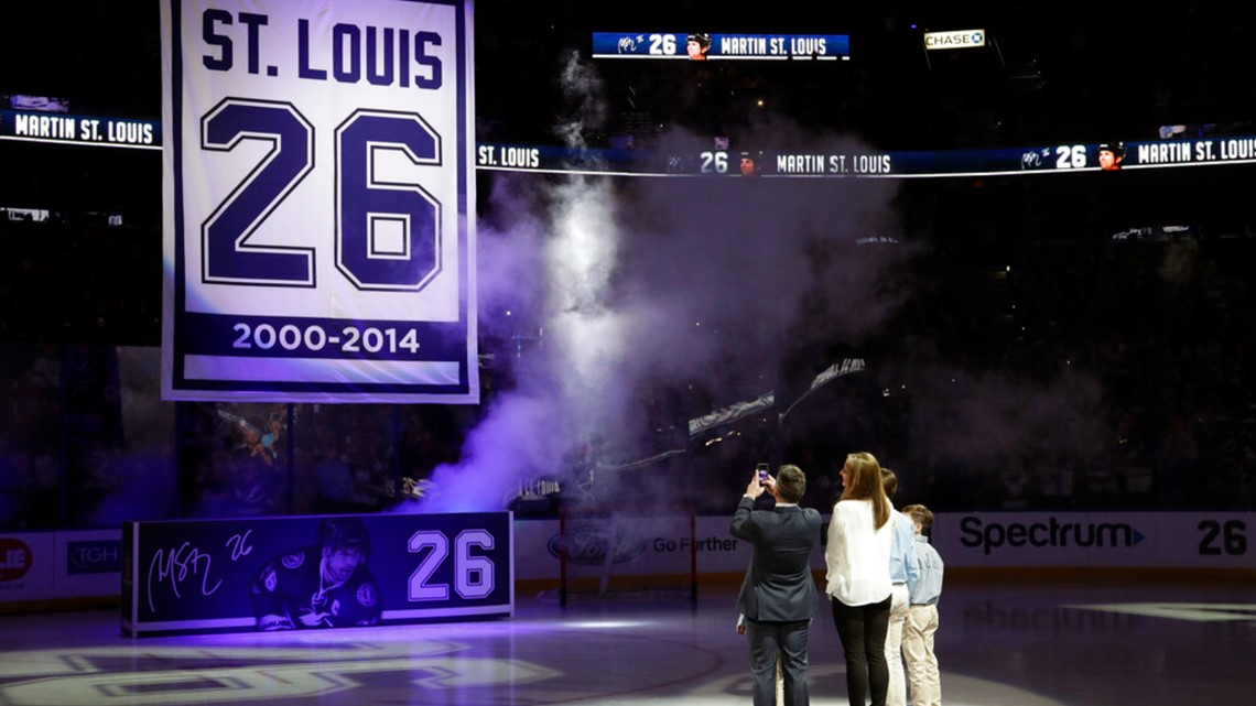 Martin St. Louis gets his No. 26 retired by Tampa Bay Lightning (Video)