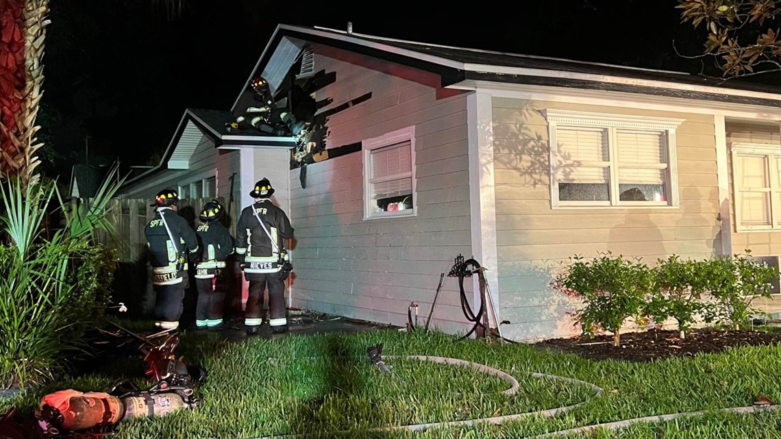 House in St. Pete catches fire after being struck by lightning - Vimarsana News