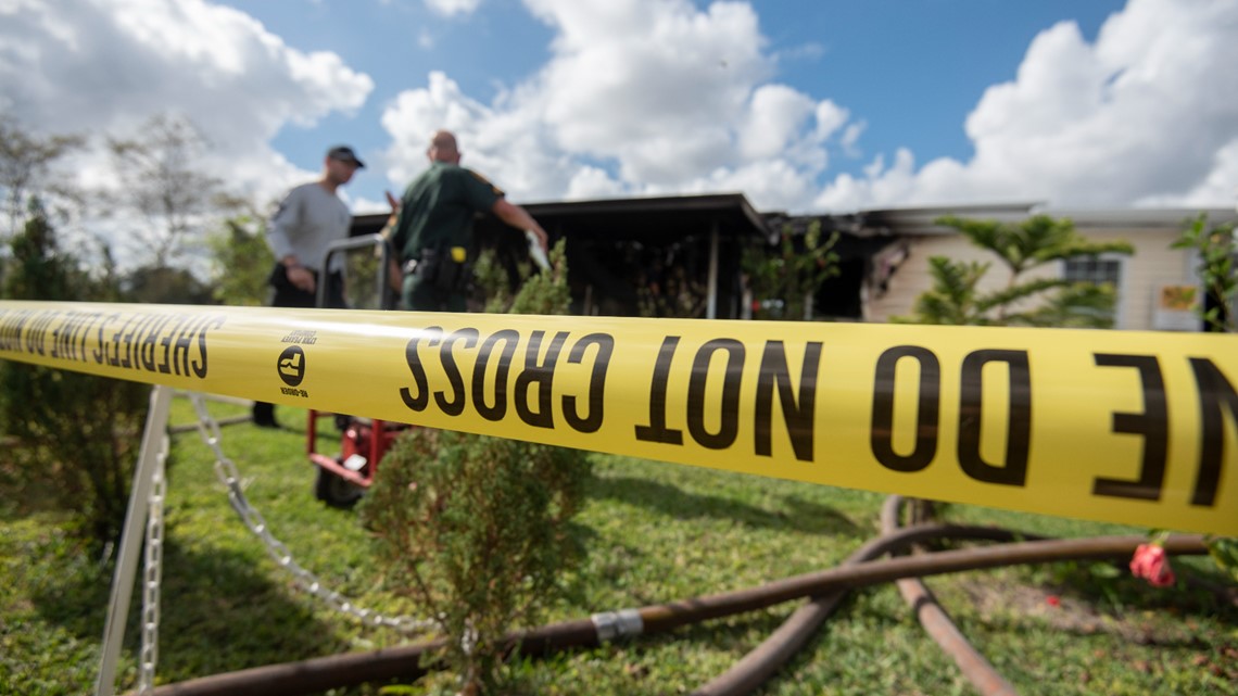 Man killed inside mobile home during structure fire in Lakeland | wtsp.com