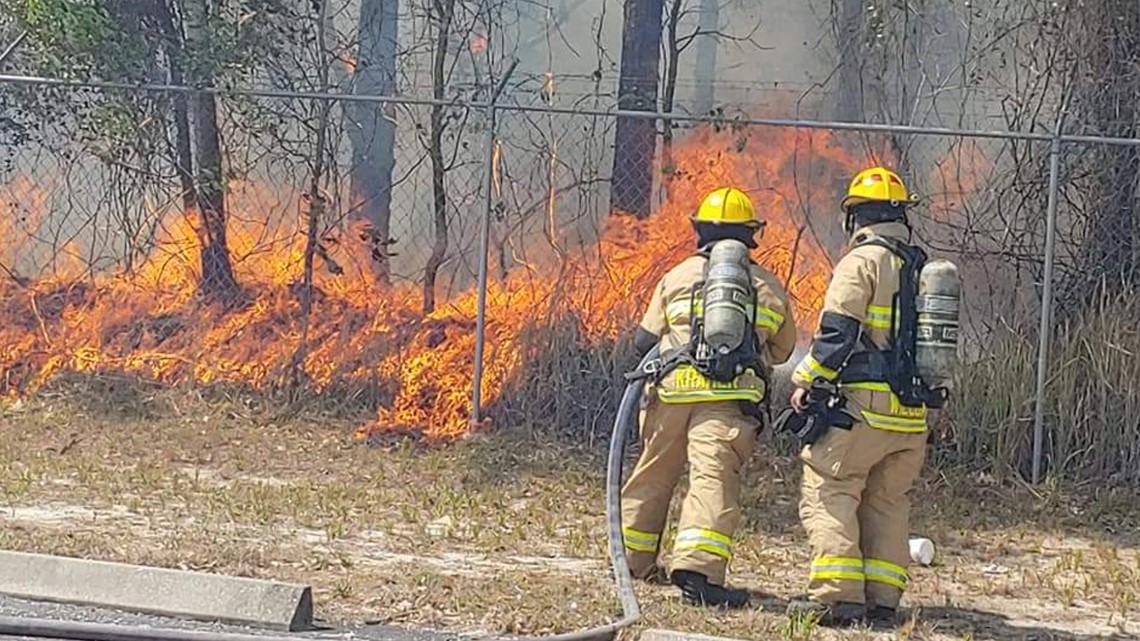 Brush fire near apartment complex in Brooksville under control - Vimarsana News