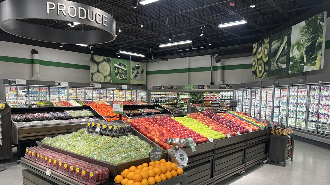 New Publix store opens at Fort Myers' San Carlos Shopping Center