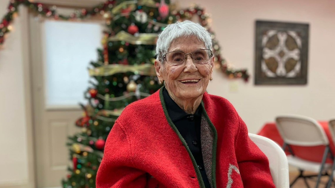 Florida woman celebrates her 105th birthday on Christmas Eve | wtsp.com