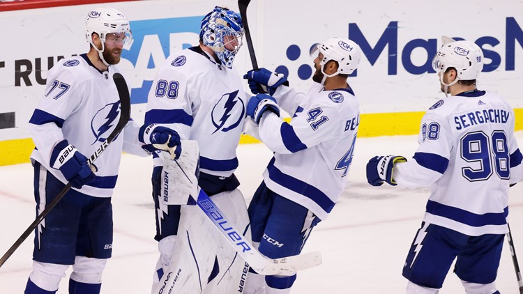 Lightning defeat Panthers 5-1 to win Game 3