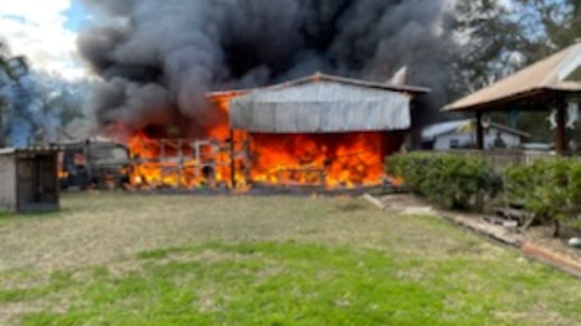 Firefighters battle Brooksville pole barn fire - Vimarsana News