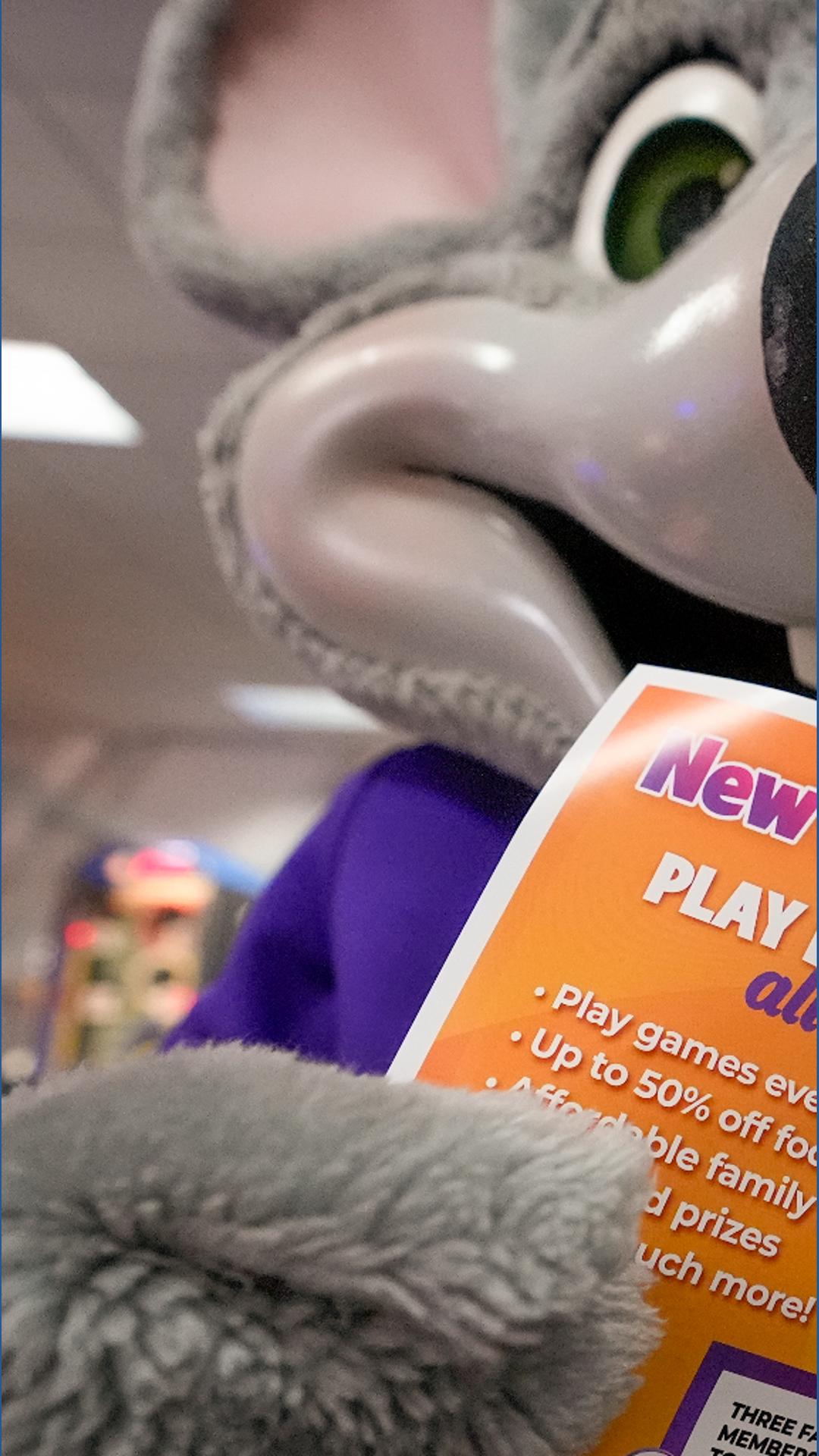Florida man in Chuck E. Cheese mouse suit arrested on credit card fraud ...