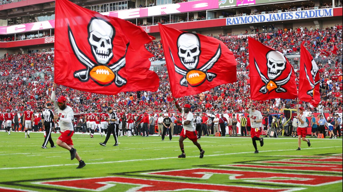 Buccaneers kick off 2023-24 season with 'Bucs Beach Bash'