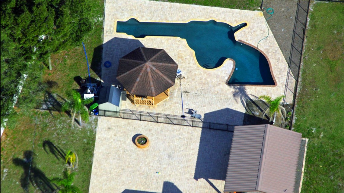 Florida family's pool shaped like six-shooter gun - Vimarsana News