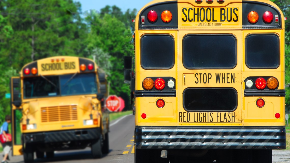 2 Pasco County schools delay start time due to wildfire concerns