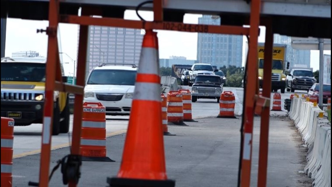 Florida tolls suspended, workers clearing roads for Hurricane Ian