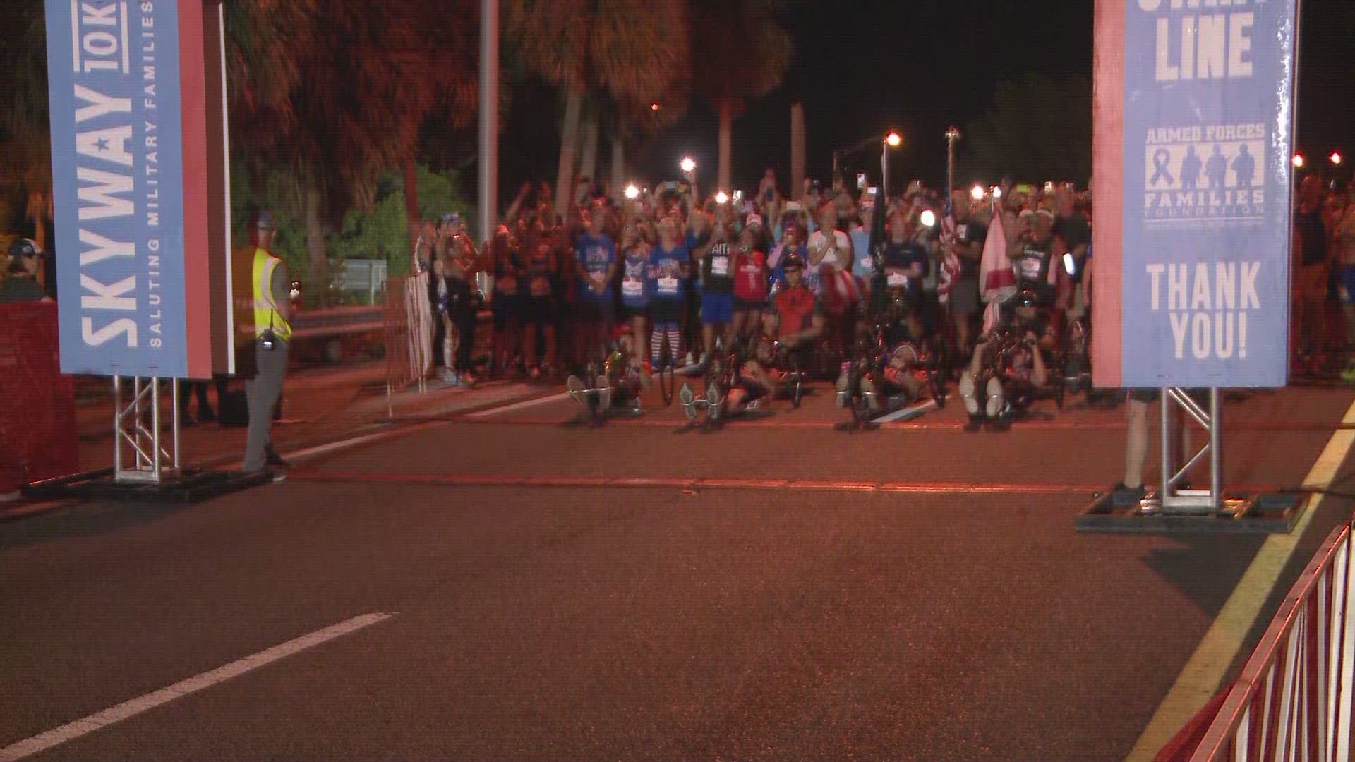 Handcyclers, runners and walkers are off!