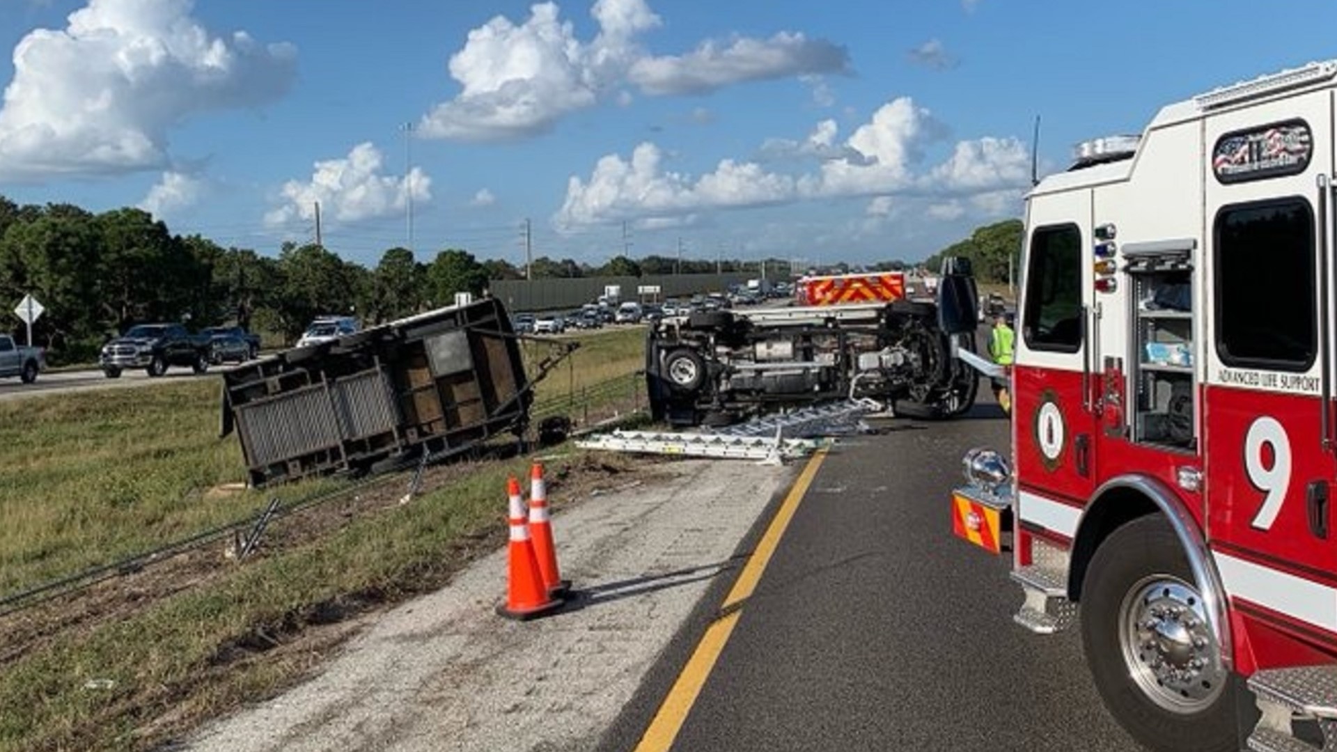 Northbound lanes of I-75 blocked in Sarasota County after crash | wtsp.com