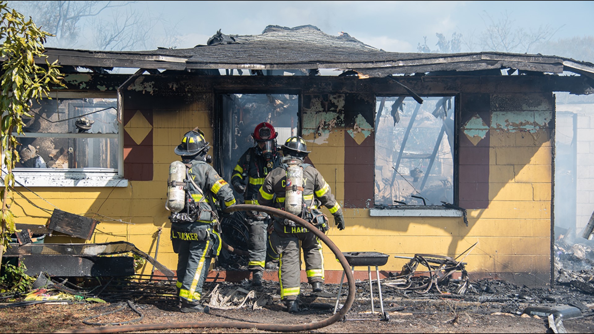 Fire destroys home, spreads to another in Bartow, Fla.