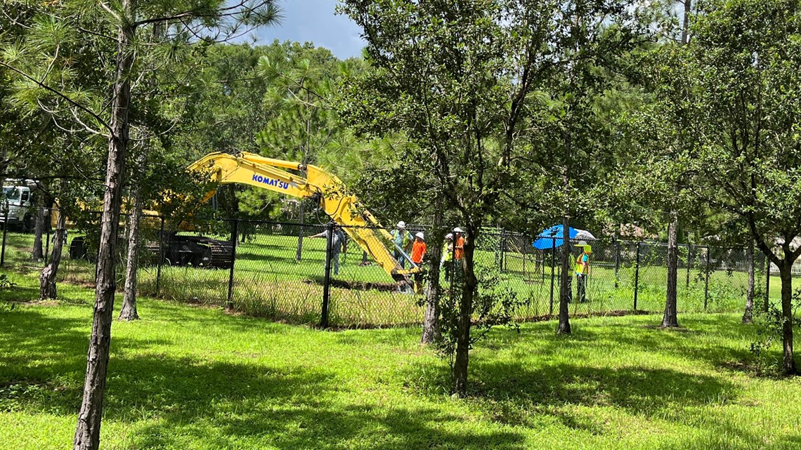 Crews begin refilling deadly Seffner sinkhole